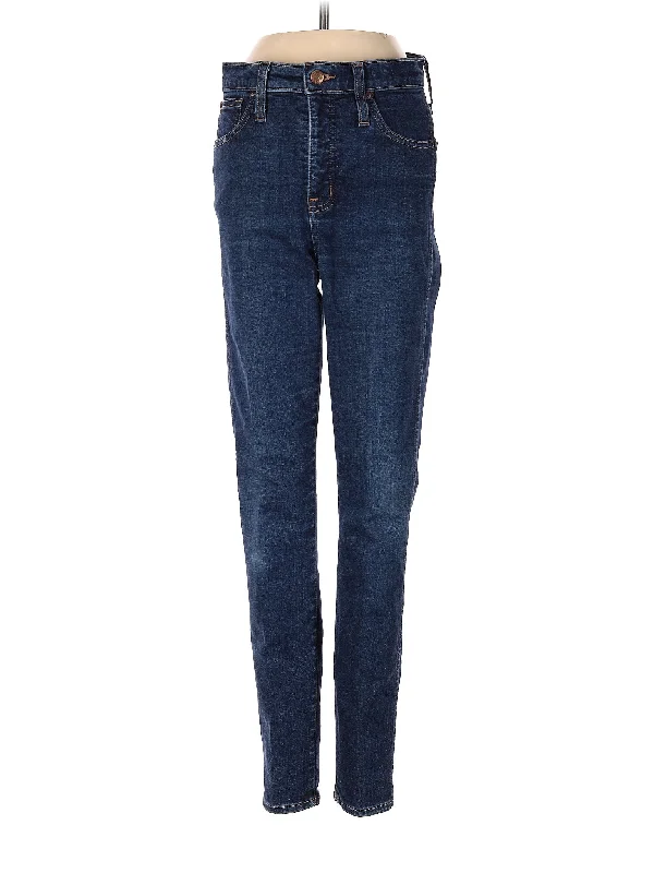 Low-Rise Straight-leg Jeans in Dark Wash