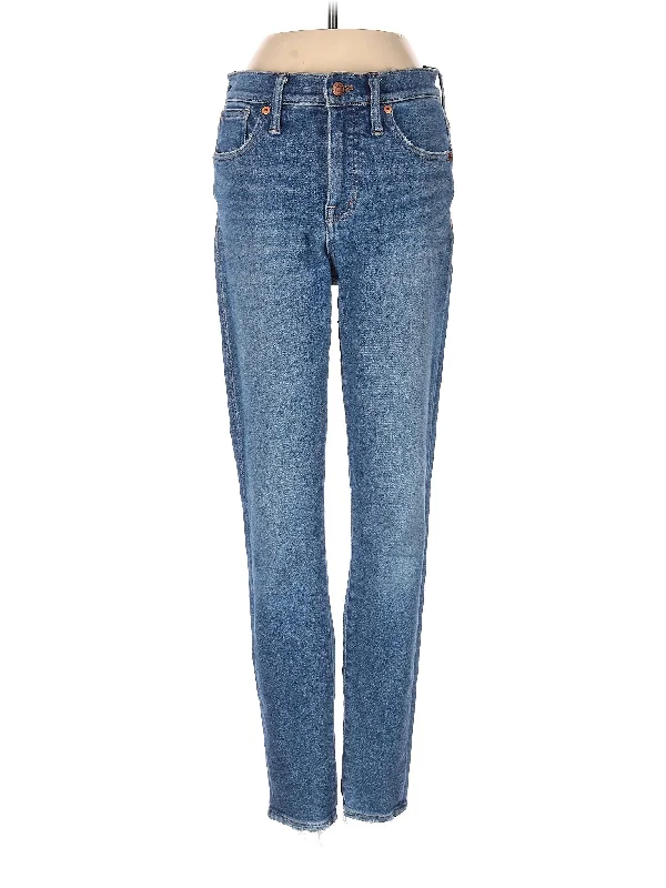 Mid-Rise Straight-leg Jeans in Medium Wash